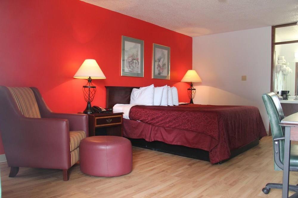 Deluxe King Room interior